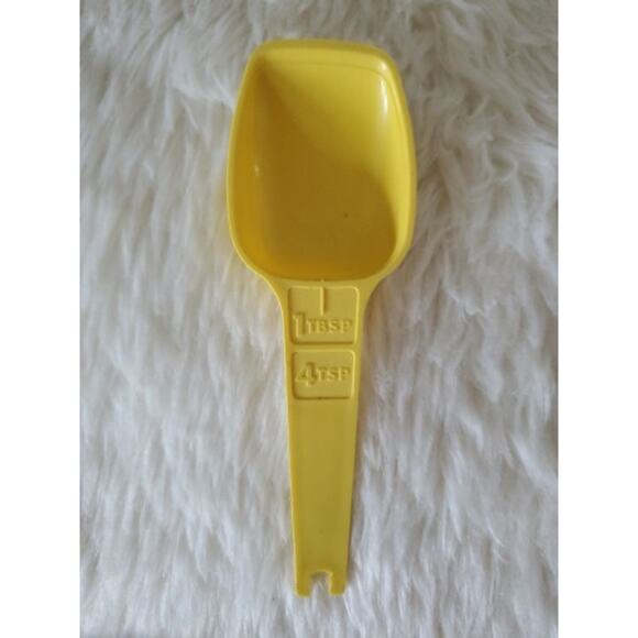1 - Vintage Yellow Tupperware 1 TBSP/4TSP Measuring Spoon replacement EUC! - Picture 1 of 4